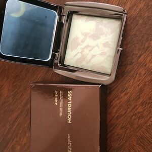 Hourglass Ambient Lighting Infinity Powder  Compact